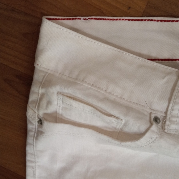 VIP 16 XL Denim Stretch Shorts in White - Picture 4 of 6